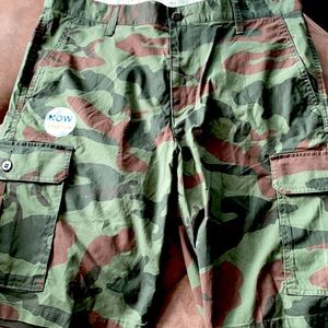 Camo cargo shorts size 34- Dockers